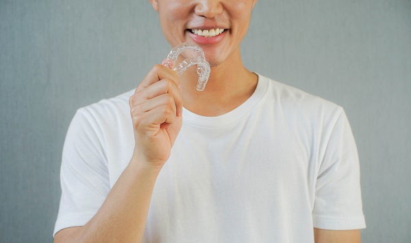 What Daily Oral Hygiene Habits Are Recommended For Invisalign Wearers?